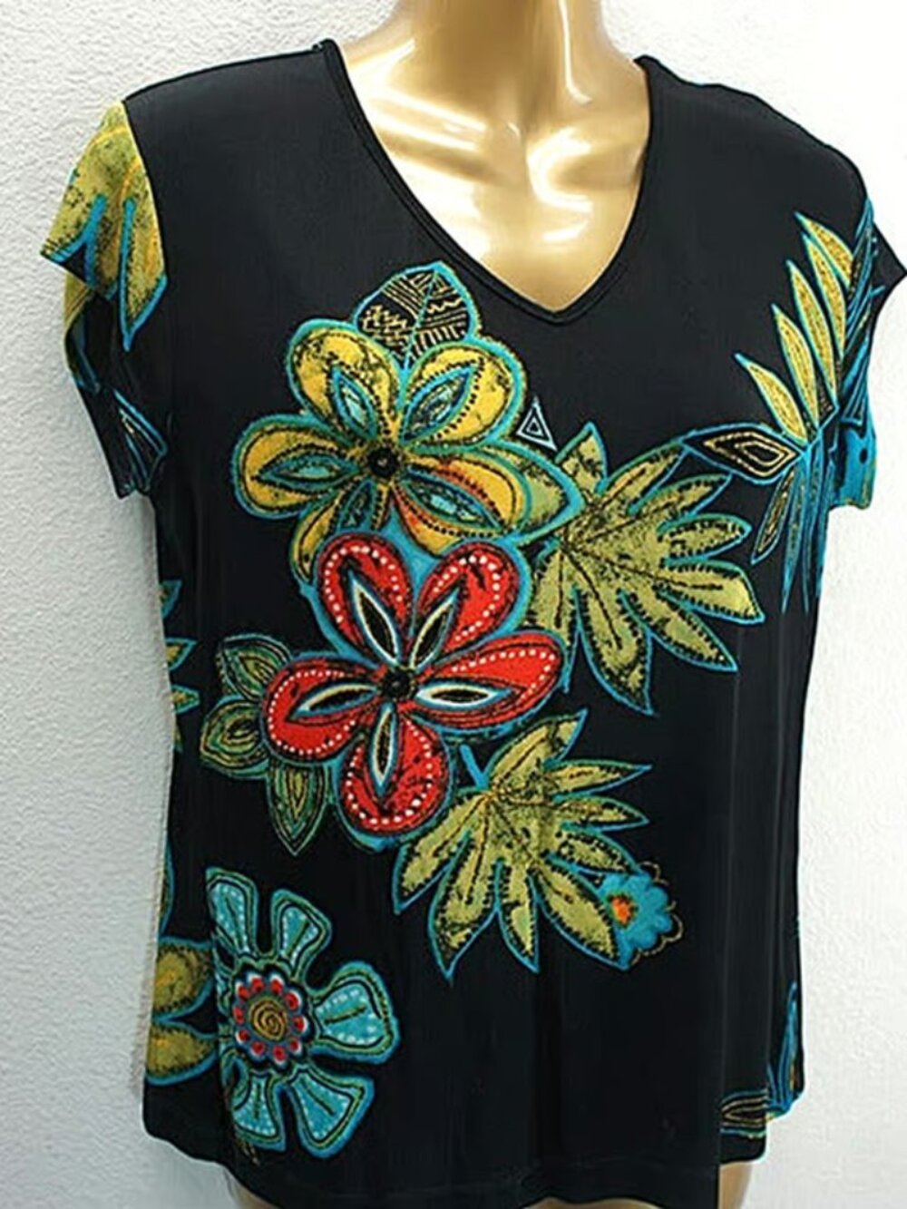 Chico's Travelers Floral V-Neck Top size 1